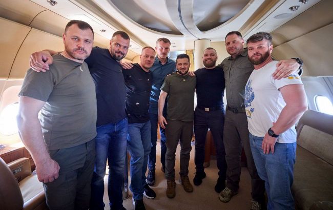 Azovstal defenders are back: Zelenskyy brings home Azovstal commanders from Turkey