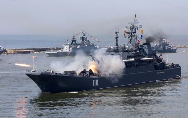 Russia keeps 4 ships in Azov Sean and Kalibr missile carrier in Mediterranean Sea
