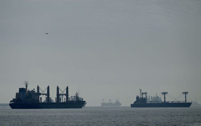 Grain ship hit sea mine near Ukrainian port - Reuters
