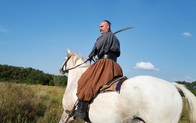 Secret family talisman: Why Cossacks hung weapons in Ukrainian homes
