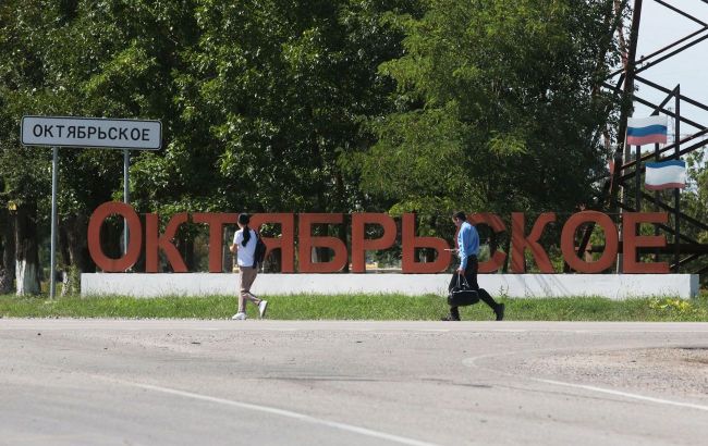 Ammunition depots near Oktyabrske airfield in Crimea on fire: Railway halted due to detonations