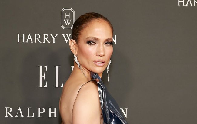 Blazer and white pants: Jennifer Lopez shows how to wear it in style