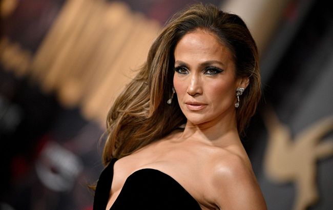 Steal Jennifer Lopez's stunning monochrome look for yourself