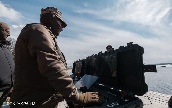 Ukrainian scouts destroy Russian Tuna boat in Crimea