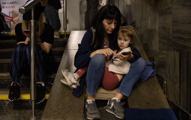 Kyiv shaken by powerful explosions amid missile threat