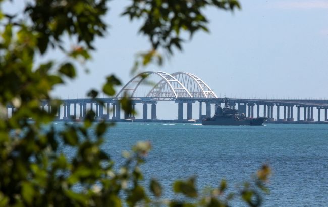 Russia halts cargo ship traffic through the Kerch Strait - Reuters