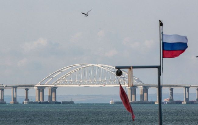 Ukraine Navy hits Russian boats guarding Crimea Bridge