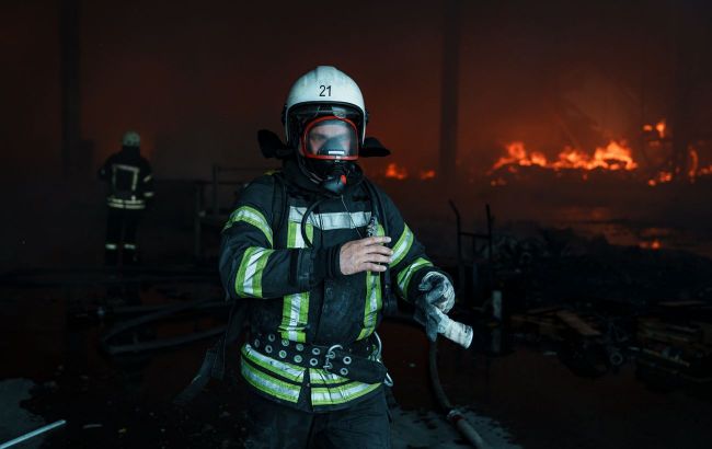 Missiles and drones hit Dnipro and Pavlohrad with explosions heard citywide