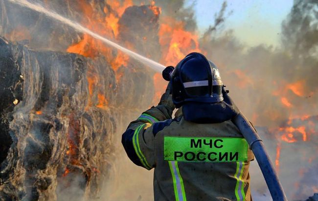 Crimea under attack since early morning, major oil facility ablaze