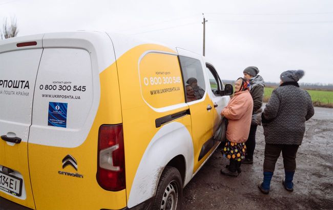 Russia strikes mobile post office in Sumy region, injuring 2 workers