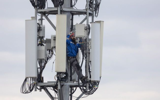 Ukrainian partisans destroy key communications tower in Russian city of Kursk