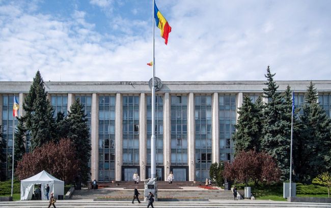 Moldova restricts Russian language in parliament, pro-Kremlin opposition protests