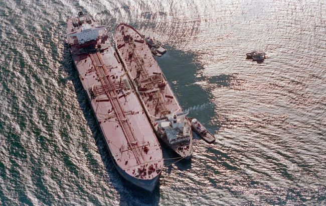 Ukrainian intelligence uncovers illegal transfers of Russian oil near Greece