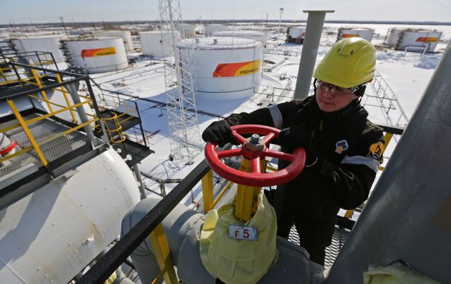 Russia omits sanctions selling oil not below $60 per barrel - Financial Times