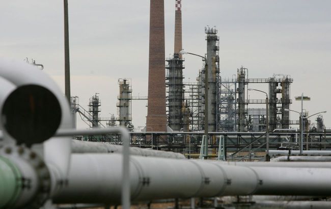 Slovakia and Czechia seek extension for Russian oil product sales
