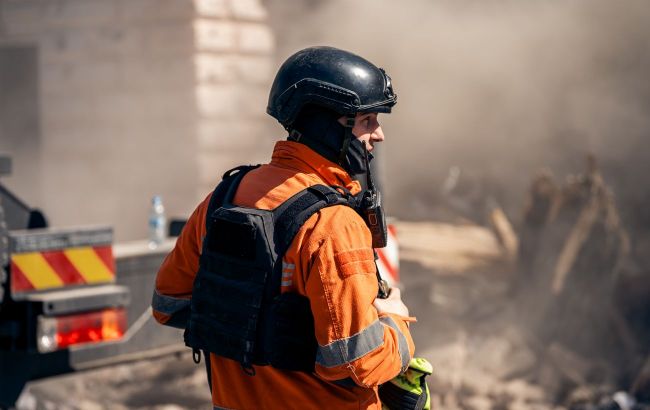 Russia strikes Ukraine's Bila Tserkva: Severe fires, over 100 rescue workers involved