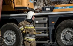 Russian strike destroys apartment building section in Kharkiv, people feared trapped