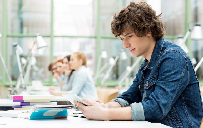 Ukrainian students leaving country en masse before national exam: What's behind the trend?