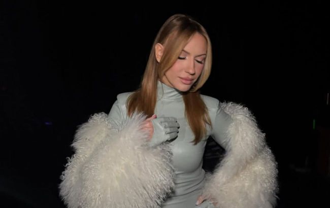 Ukrainian TV host Lesia Nikitiuk wows in bold eco-leather and fur monochrome look