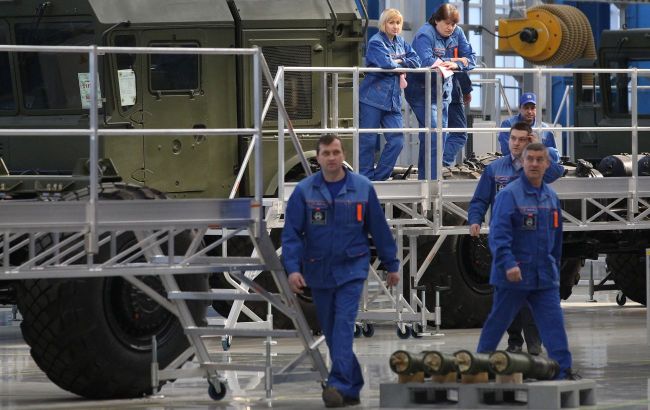 Russia sees spike in delayed salaries as GDP growth driven by defense sector
