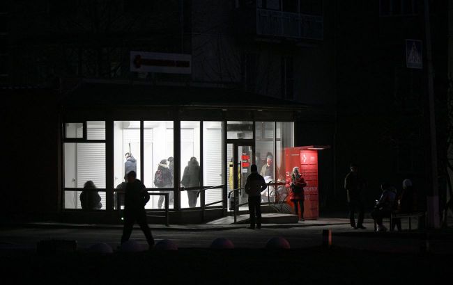 No electricity, no heat: Are blackouts forcing Ukrainians to leave their homes?