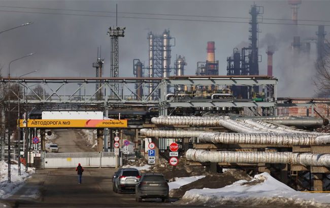 US sanctions hinder Russia's refinery repairs - Reuters
