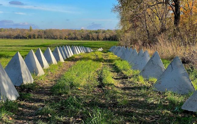 Three lines: Experts detail Russian defensive fortifications