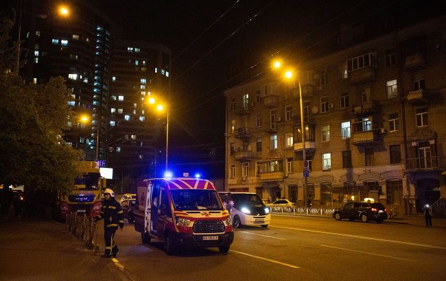 Russian forces hit nine-story building in Zaporizhzhia region: photos