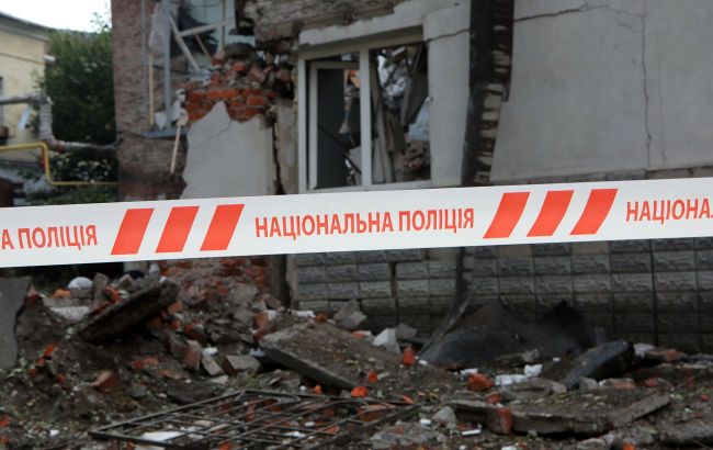 Russian occupants strike Kherson again: rescuers injured