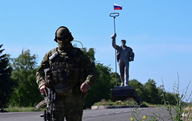 Pro-Russian forces in Donetsk unveil themed cookies celebrating Mariupol takeover