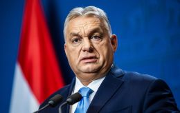 Orb&aacute;n tightens grip on Fidesz even after major election loss