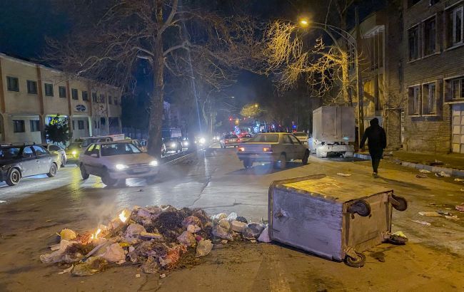 On brink of war? UK and US evacuate embassy staff from Middle East