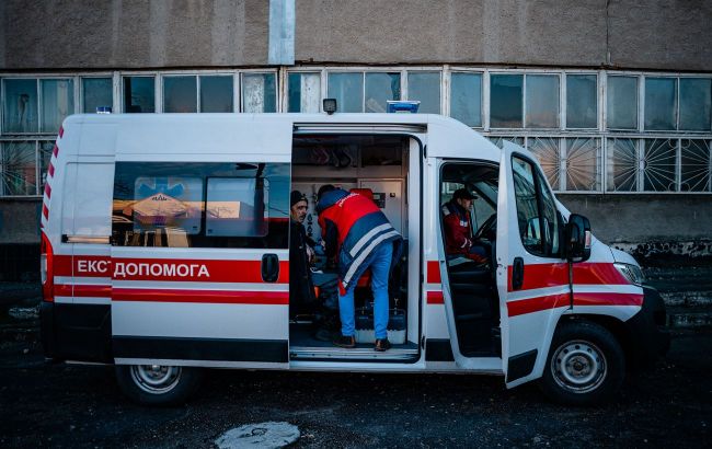 Russians shell bus stop in Kherson, one person injured