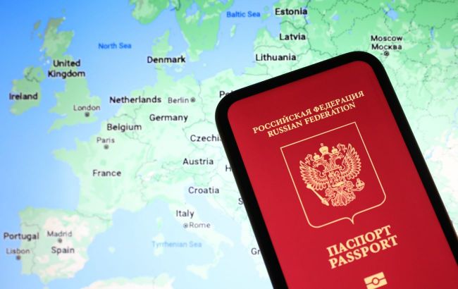 Which European countries continue to issue travel visas to Russians?