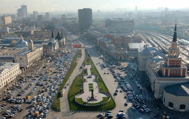 Fire breaks out near train station in Moscow