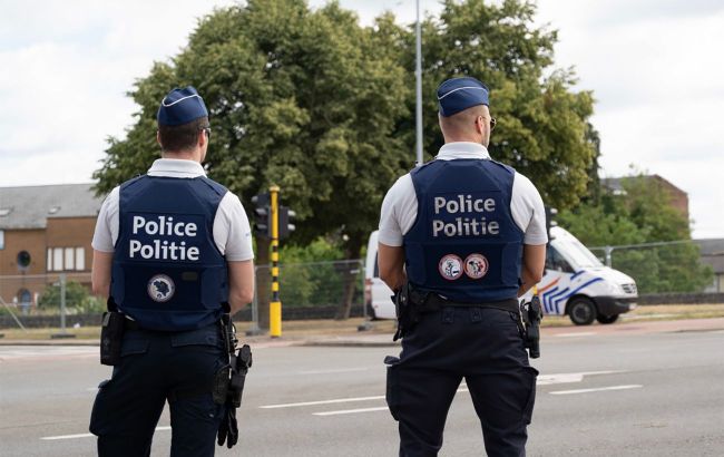 Train crashes into school minibus in Belgium, causing casualties