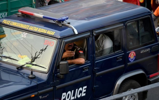 Powerful explosion near metro in Delhi leaves many dead and injured