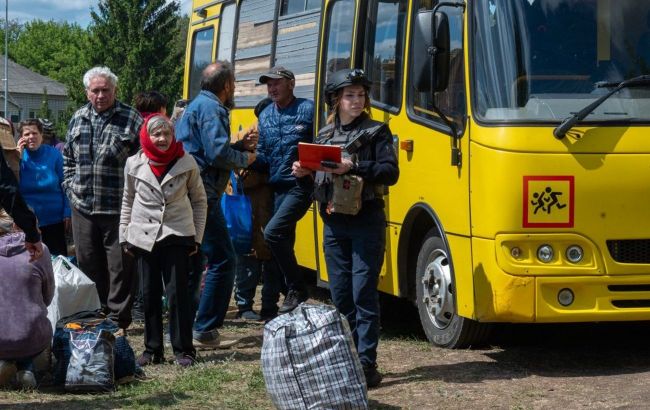 Russia hits passenger bus in Sumy region, casualties reported