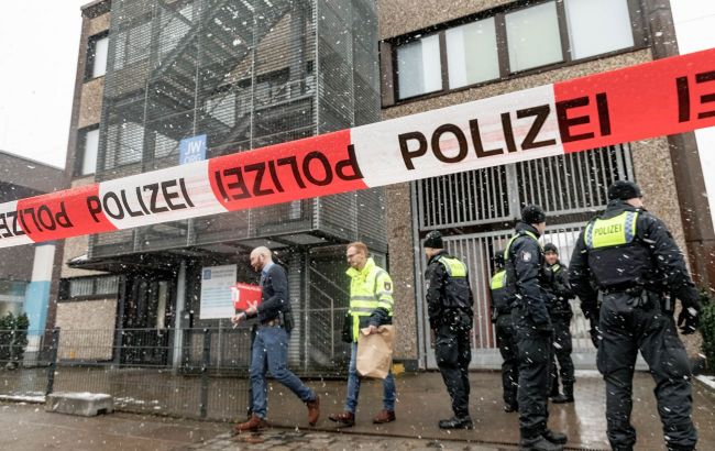 Hostages taken in German hospital, police operation started