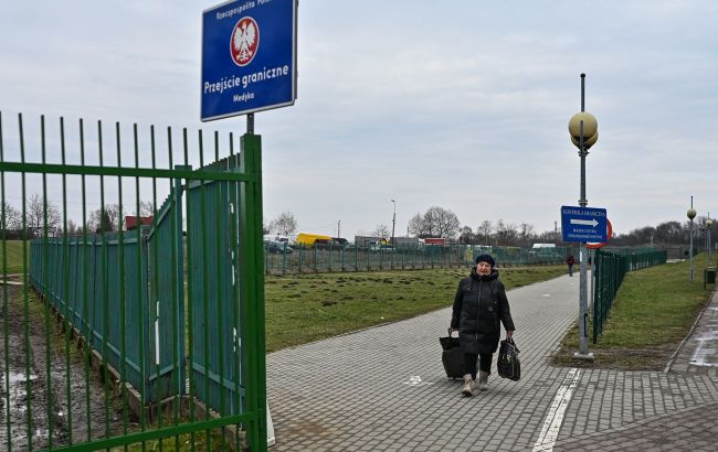 Ukraine reduces number of pedestrian crossings at Polish border to one