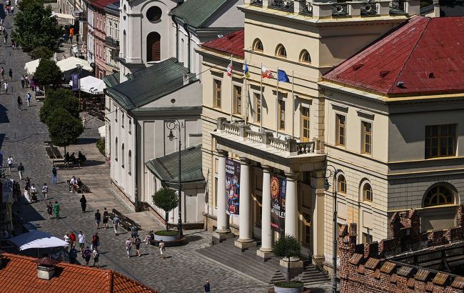 Polish city removes Ukrainian flag over wartime history dispute