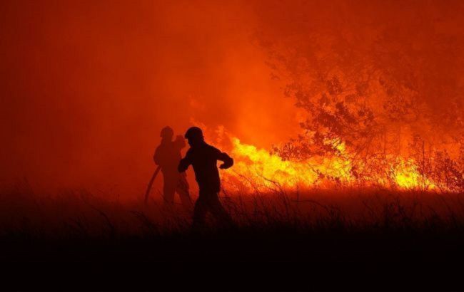 France battles massive wildfires as thousands are evacuated
