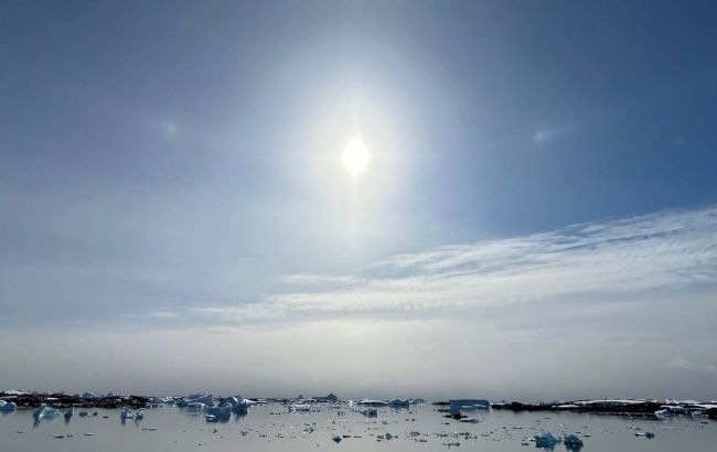 'Ring of three suns': Ukrainian polar explorers capture stunning rare sky phenomenon on video