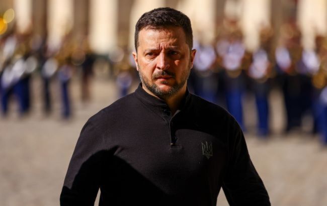 Zelenskyy visits Dassault Aviation as Ukraine explores options for new fighter jets