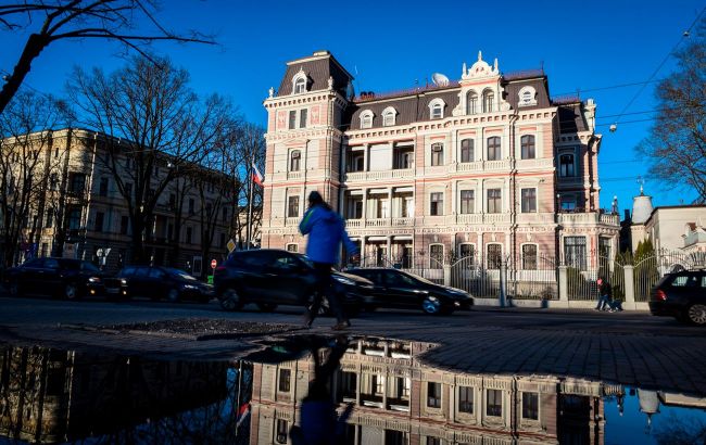 Russia recruits Europeans with cash and trips for sabotage missions - Politico