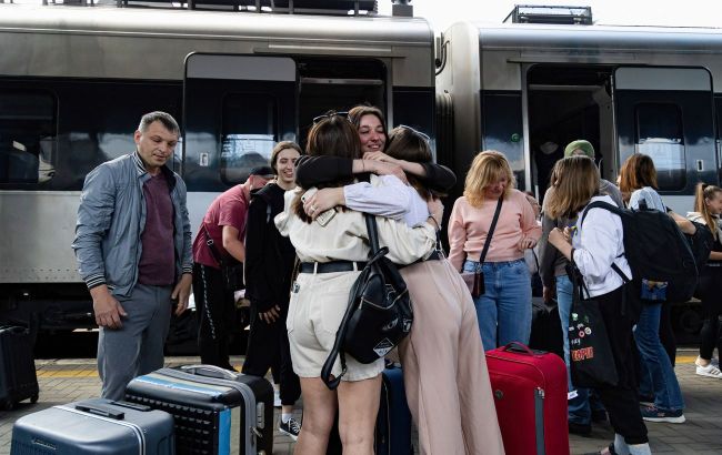 Ukrainian refugees massively returning home from Poland: What's the reason