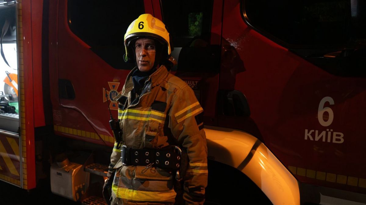 Kyiv high-rise reportedly burned after Russian ballistic missile attack