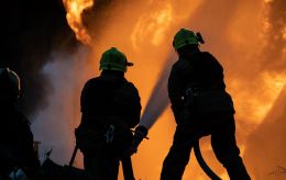 Russian army attacks Ukraine's Zaporizhzhia: Enterprise on fire, footage
