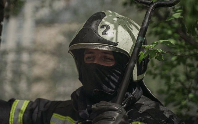 Russia strikes Ukrainian city of Kharkiv with bombs and missiles in hour-long attack