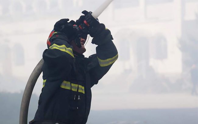 Russian airstrike hits downtown Kherson, injures 74-year-old man